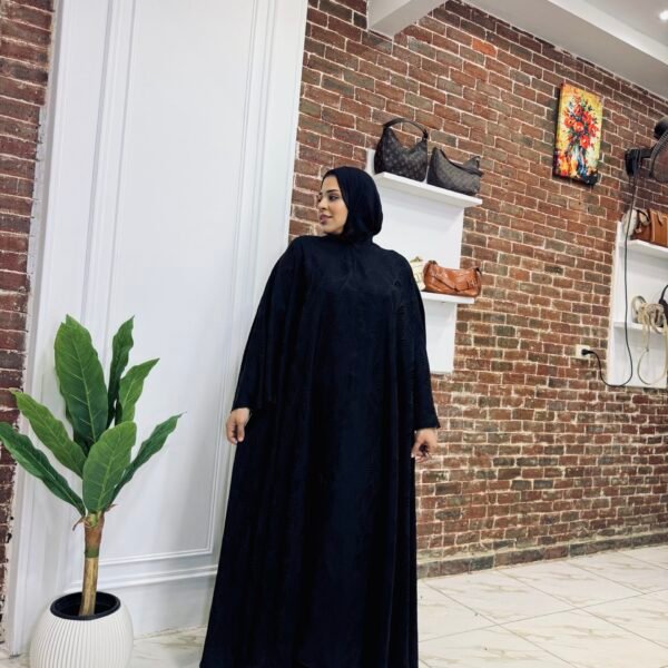 عبايه تريبل كلوش كم مروحه الخامه حرير امارتي منقوش
